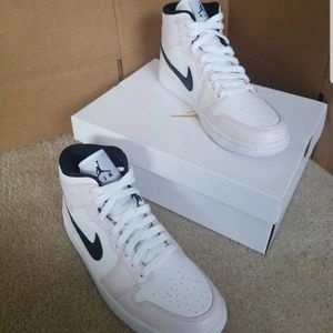 Air Jordan 1 Mid Barely Rose